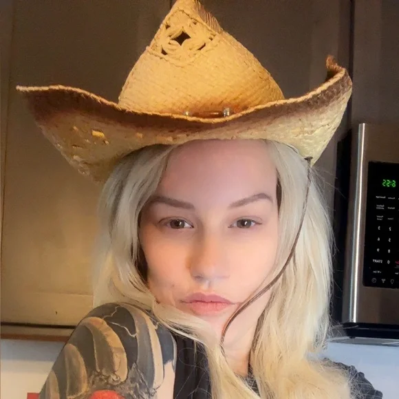 Brown Woven Straw Hat with Beaded Band❤️ - Picture 3 of 17